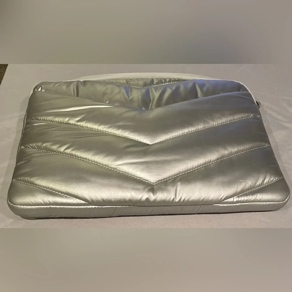 EUC Athleta Caraa Laptop bag, silver